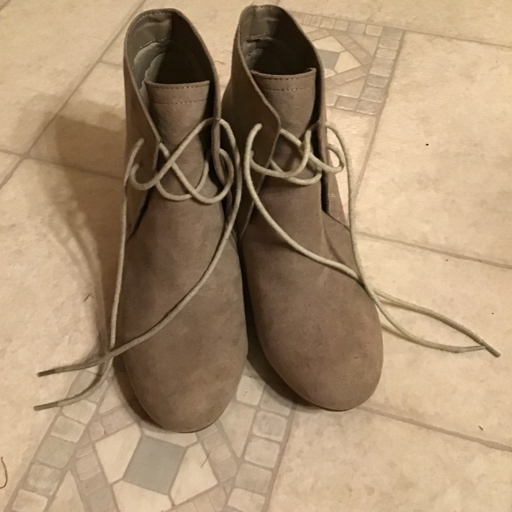 New direction tan boots